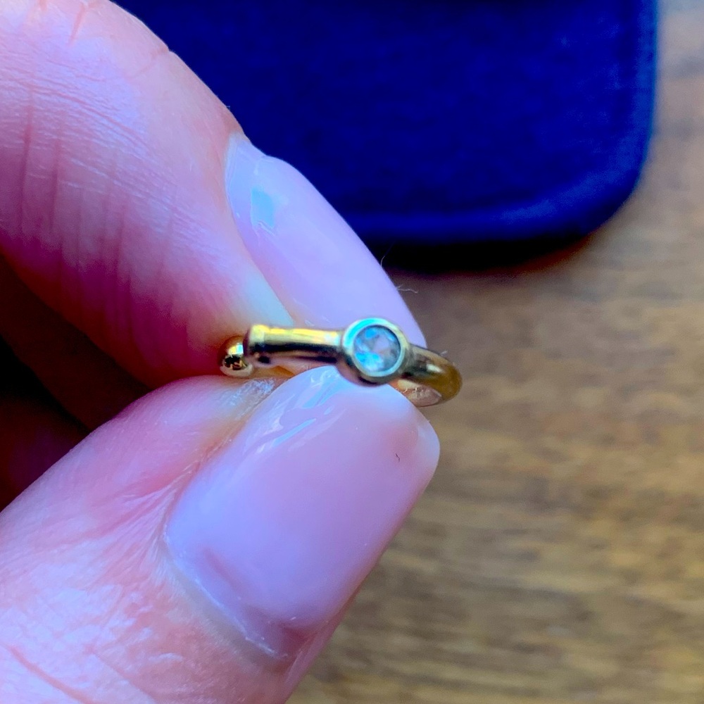 MEJURI Gold Earcuff with Gemstone